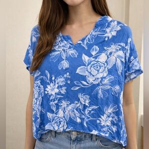 Laura Ashley Blue and White Floral Short Sleeve Top L